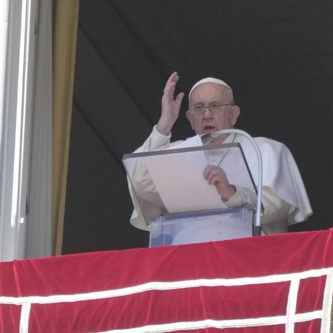 Pope renews call to pray for peace celebrating Easter Monday